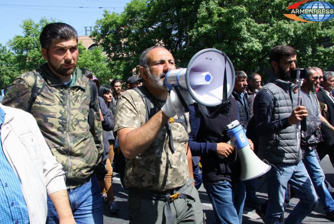 Участники акций протеста перекрыли движение на перекрестке Аргишти-Григор Лусаворич