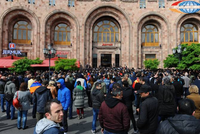 Highly anticipated PM Sargsyan – Opposition MP Pashinyan meeting kicks off