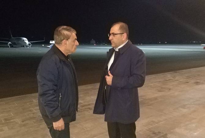 Председатель НС Армении направился на встречу с задержанными депутатами, чтобы 
призвать их к переговорам