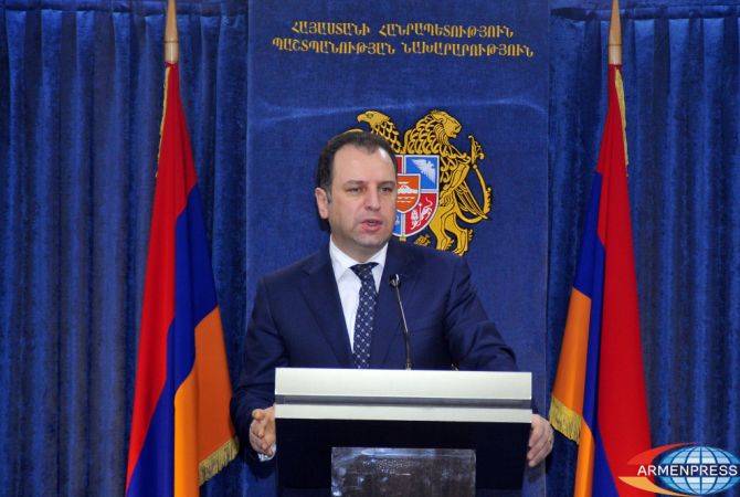 Dialogue not only possible, but necessary – defense minister on Sargsyan-Pashinyan meeting