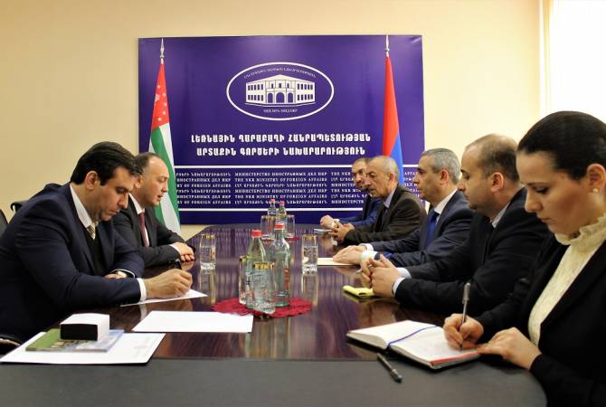 Artsakh FM meets Abkhaz counterpart in Stepanakert 
