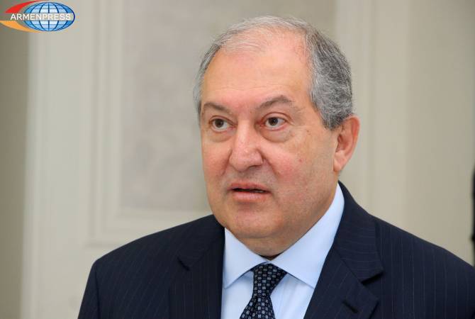 رئيس جمهورية أرمينيا أرمين سركيسيان يقبل استقالة مجلس الوزراء