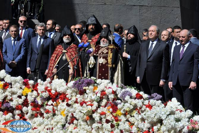 Top leadership of Armenia and Artsakh pay tribute to memory of Armenian Genocide victims in 
Tsitsernakaberd Memorial