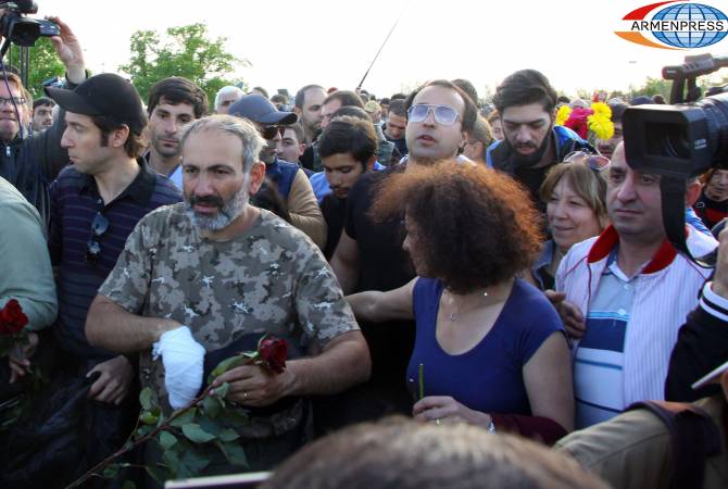 Участники шествия во главе с Пашиняном воздали дань уважения памяти жертв Геноцида 
армян
