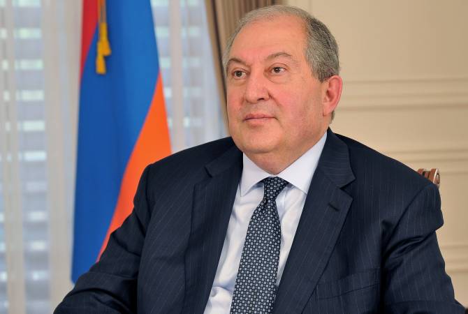 رئيس الجمهورية أرمين سركيسيان يعلن أنه سيبدأ مشاروات مع القوى البرلمانية وخارج البرلمان لإيجاد 
تسوية للوضع الراهن