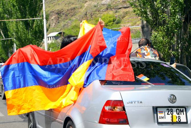 В Ереване за ночь на особо охраняемую площадку доставлено 18 автомобилей без 
номеров