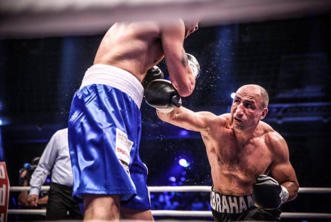 الملاكم الأرمني آرتور أبراهام يهزم منافسه باتريك نيلسن ويكسب فرصة المنازلة على لقب بطولة العالم 
من جدبد