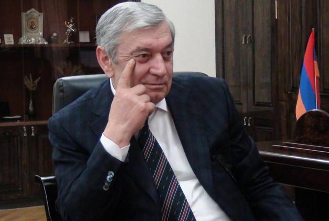 النائب فيليكس تسولاكسيان من تكتل الحزب الجمهوري الأرميني الحاكم صوت لصالح المرشح لمنصب 
رئيس الوزراء نيكول باشينييان
