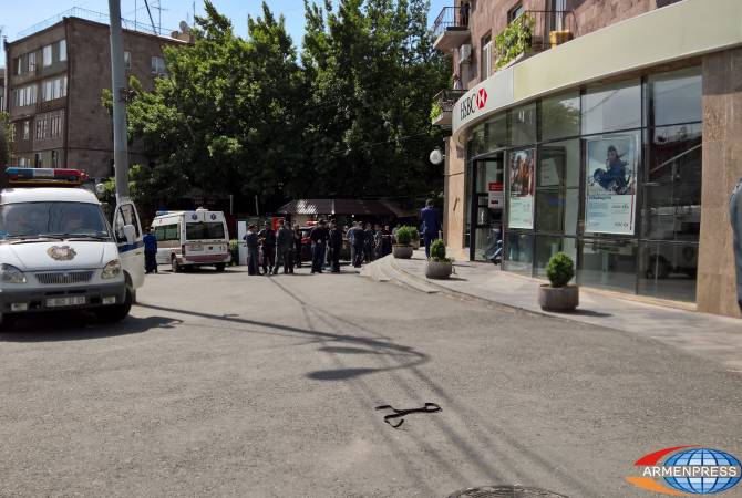 Разбойное нападение на филиал банка HSBC на проспекте Комитаса, преступник 
задержан: обновляется