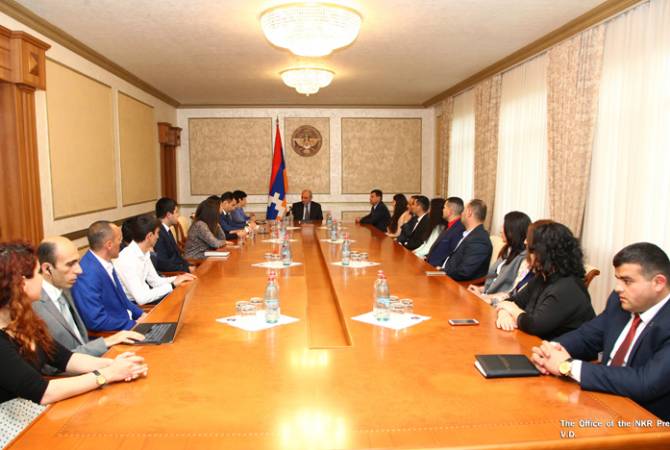 President of Artsakh hosts representatives of several youth NGOs