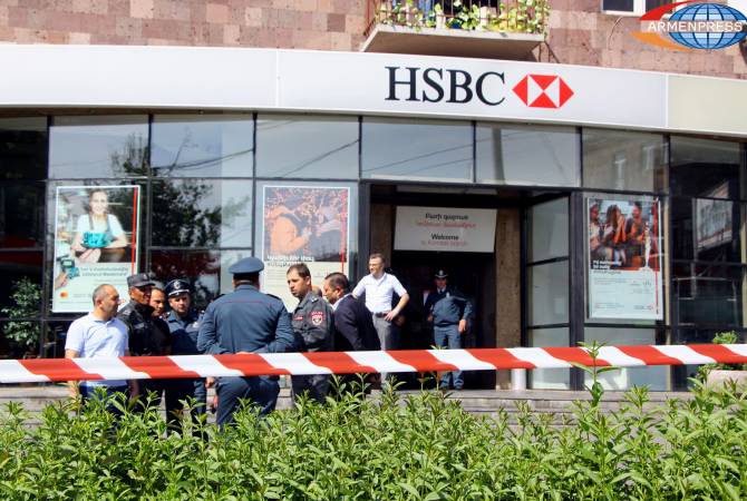 Совершившему вооруженное нападение на филиал банка HSBC полковнику полиции 
предъявлено обвинение
