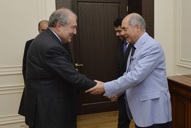 Президент Армении принял группу бизнесменов из Катара и Китая
