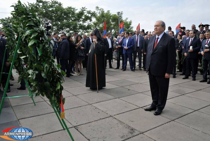 Президент РА  Армен Саркисян возложил цветы к  памятнику Неизвестному  солдату