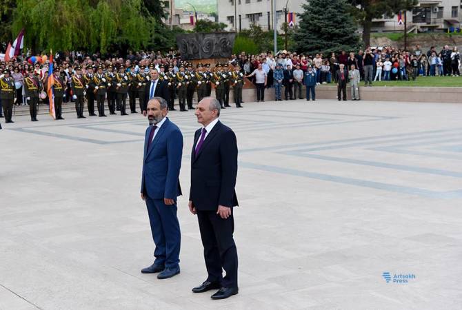 ՀՀ վարչապետը Ստեփանակերտի հուշահամալիրում հարգել է զոհվածների հիշատակը, 
այցելել Շուշի