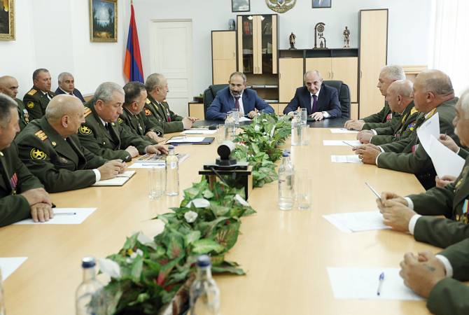 الجيش الأرمني على مستوى مؤسساتي مرتفع وجميع القضايا المتعلقة بالجيش ستكون في محور تركيز 
الحكومة الأرمينية -رئيس الوزراء نيكول باشينيان من آرتساخ-
