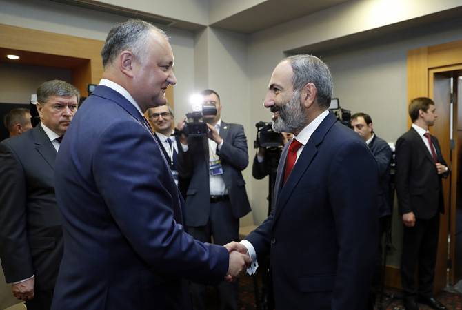Премьер-министр Армении Никол Пашинян обсудил с президентом Молдовы Игорем 
Додоном ряд вопросов