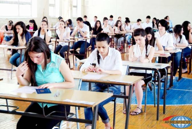 Министр ОН Араик Арутюнян выступил с предложением отсрочить на неделю сроки 
вступительных экзаменов