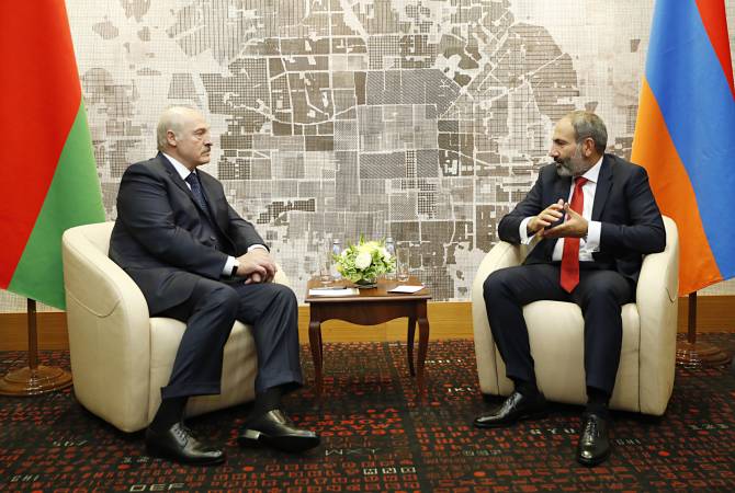 رئيس وزراء أرمينيا نيكول باشينيان ورئيس بيلاروسيا ألكسندر لوكاشينكو يناقشان مسائل التعاون 
وتنمية العلاقات الأخوية بين البلدين