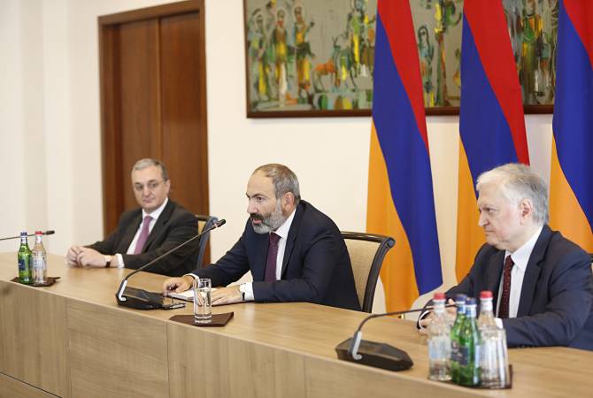 PM Pashinyan introduces new FM to ministry staff