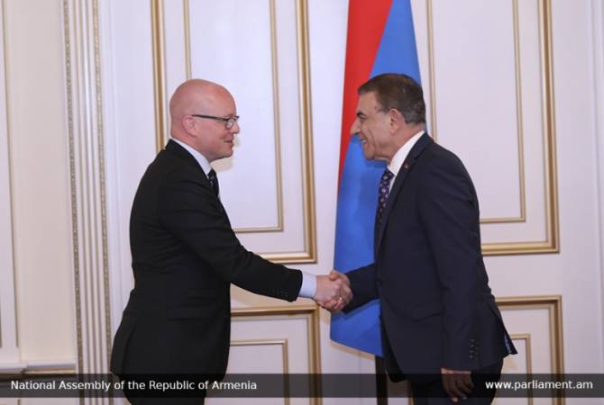Председатель НС Армении принял вице-спикера парламента Швеции
