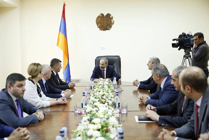 Премьер-министр Армении представил сотрудникам ведомств новоназначенных 
министров

