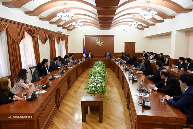 Artsakh’s state minister holds meeting with students of Diplomatic School of Armenia