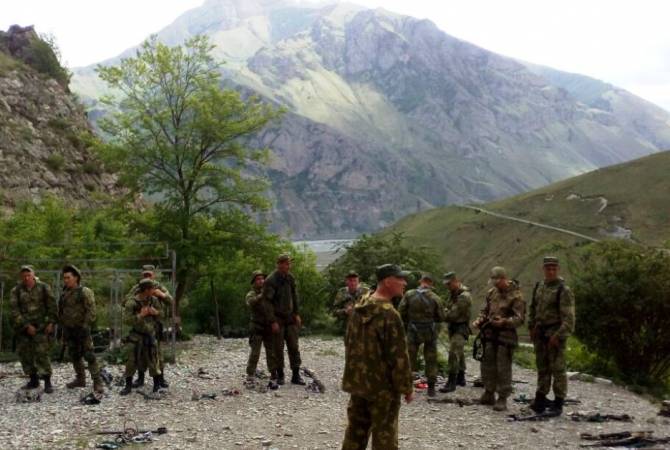 Военнослужащие российской военной базы в Армении принимают участие в 
соревнованиях на лучшего спецназовца