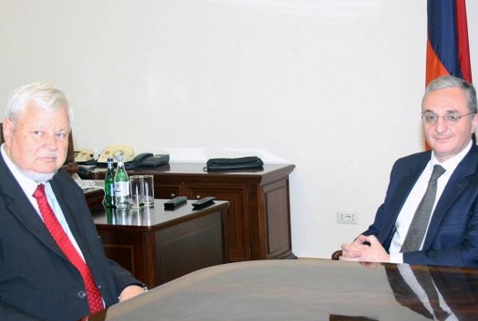 Ambassador Andrzej Kasprzyk presents to Armenian FM results of his Paris meeting with 
Azerbaijani FM