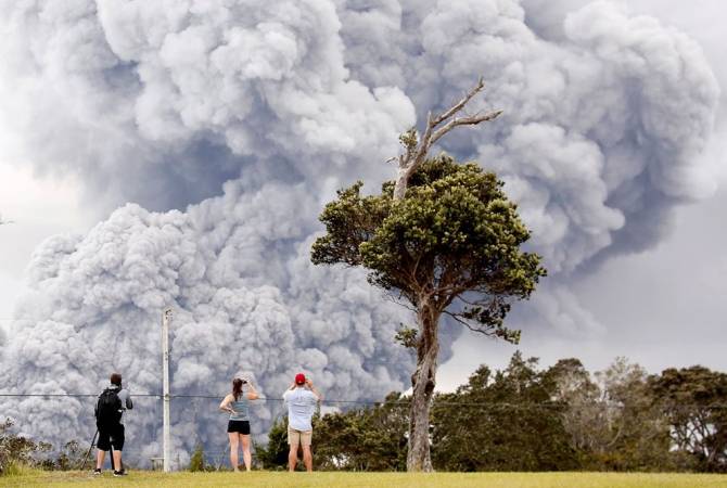 Вулкан Килауэа на Гавайях выбросил пепел на высоту более 9 км