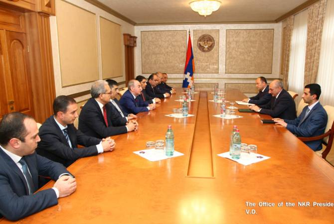Президент Республики Арцах провел встречу с делегацией Комиссии по регулированию 
общественных услуг Армении