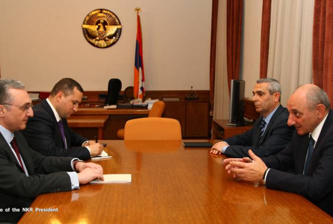 رئيس جمهورية آرتساخ باكو ساهاكيان يستقبل وزيرخارجية أرمينيا زوهراب مناتساكانيان وبحث قضايا 
السياسة الخارجية