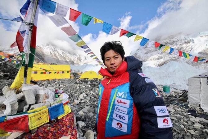 Two dead in Everest climbing attempt 