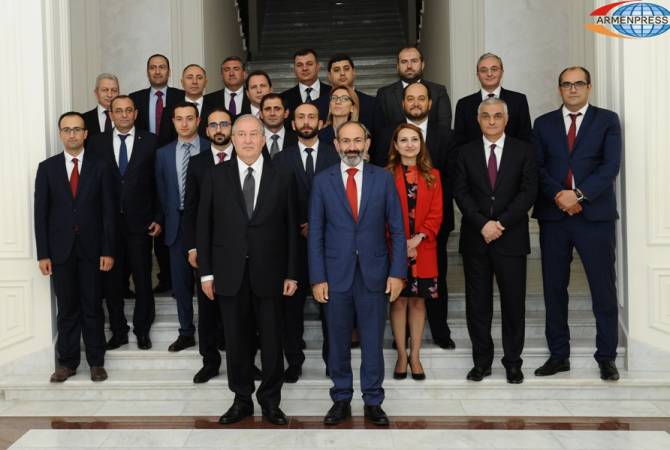 Согласно онлайн-опросу, Араик Арутюнян и Давид Тоноян самые популярные министры 
нового правительства

