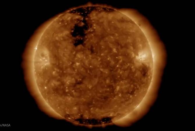 NASA опубликовало видео с корональной дырой на Солнце