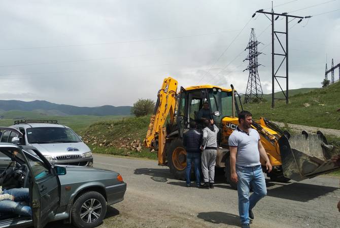Armenia demonstrators block road leading to Lydian’s Amulsar gold mine in protest 