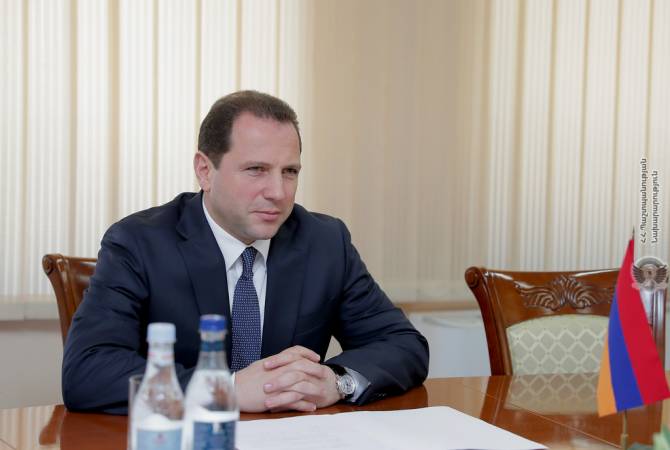 Министр обороны Армении встретился с российским коллегой

