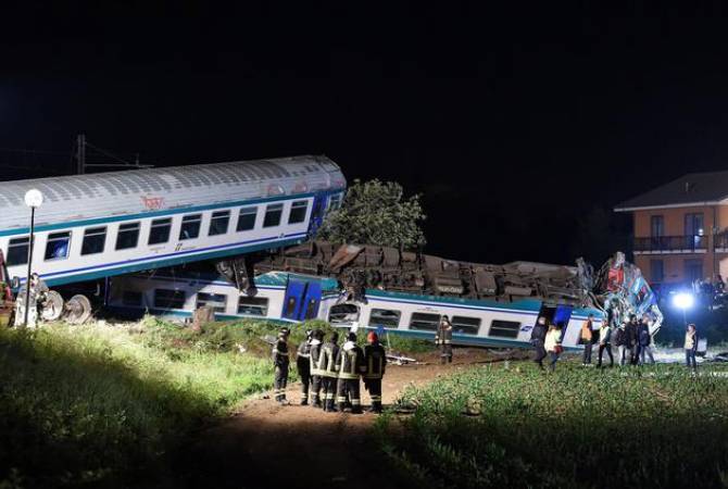 СМИ: в Италии поезд врезался в грузовик