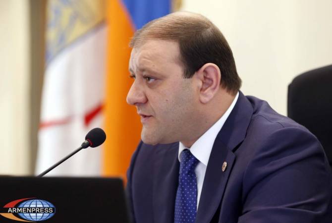 Тарон Маргарян обосновал свое решение о лишении Алена Симоняна мандата члена 
совета старейшин Еревана