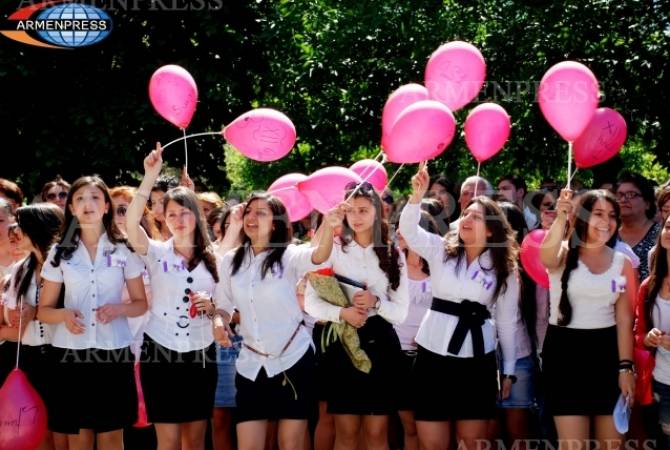 Հայաստանի դպրոցներում հնչում է վերջին զանգը