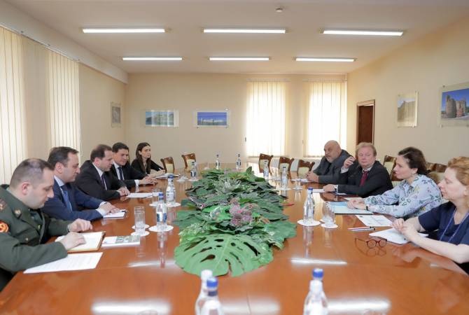 Armenia’s defense minister meets PACE co-rapporteurs in Yerevan 
