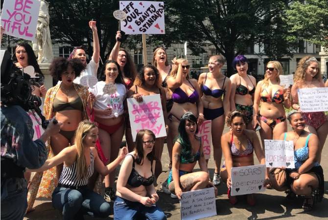 Լոնդոնում կանայք ներքնազգեստով փողոց են դուրս եկել՝ ցուցադրելու իրենց մարմնի անկատարությունը
