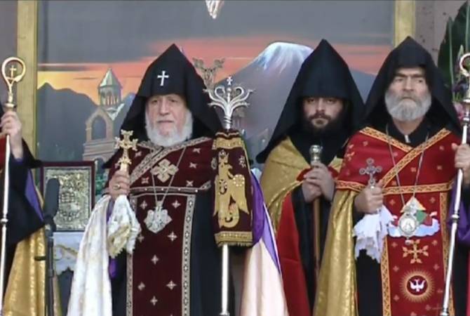 Prayer of Thanks delivered at Mother See of Holy Etchmiadzin on Republic Day 
