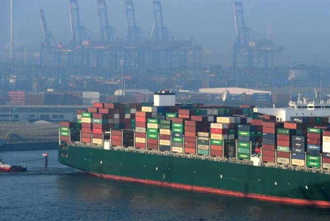 СМИ: судоходные компании отказываются от перевозок грузов в Иран из-за санкций США