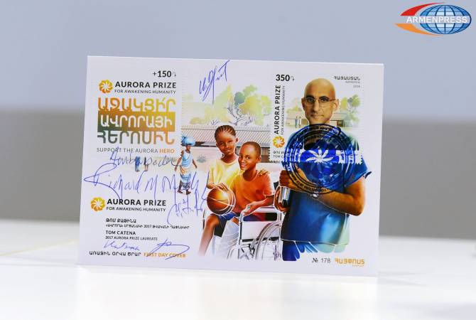 Погашена почтовая марка, посвященная лауреату премии «Аврора» Тому Катене
