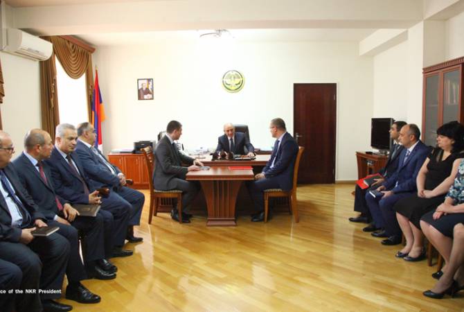 President of Artsakh introduces new state minister and finance minister to staffs
