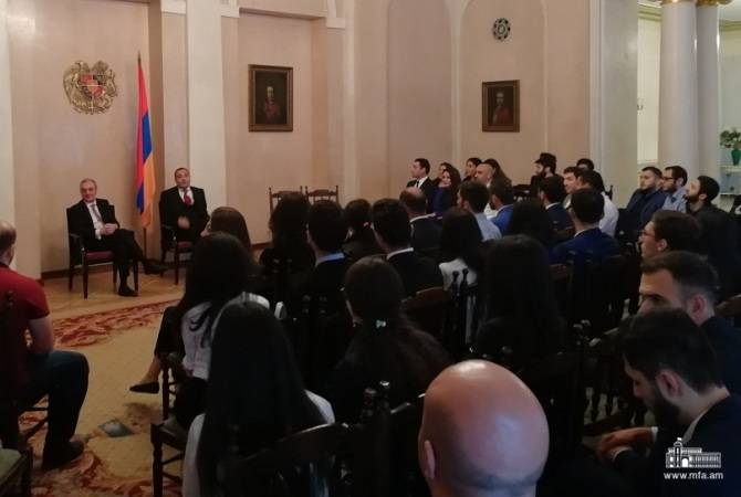 ՀՀ արտգործնախարարը հանդիպել է Մոսկվայում կրթություն ստացող հայ ուսանողների հետ
