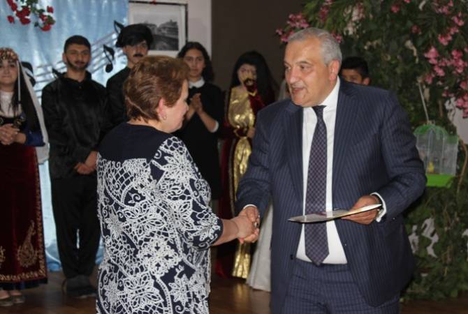 Դեսպան Սադոյանն այցելել է Թբիլիսիի թիվ 103 հայ-վրացական դպրոց