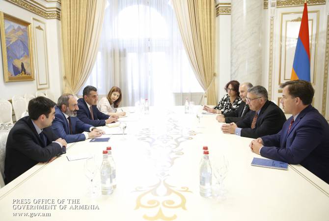 رئيس الوزراء نيكول باشينيان يستقبل وفد الجمعية الأرمنية-الأمريكية (AAA) برئاسة رئيسي مجلس الأمناء 
أنتوني بارساميان وفان كريكوريان