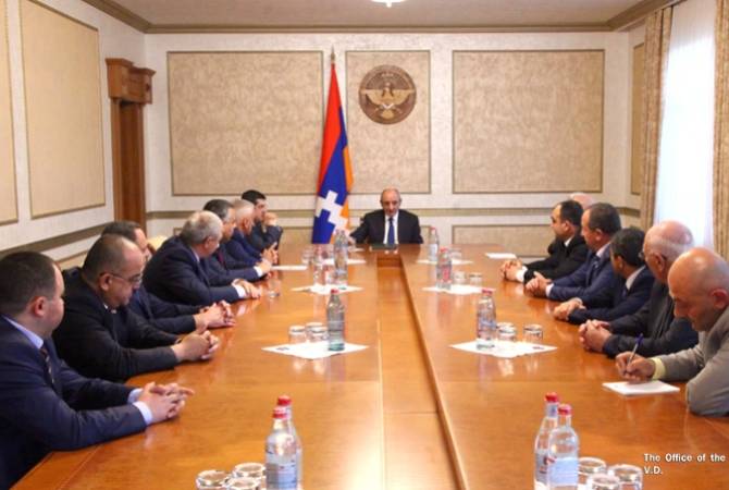 Бако Саакян обсудил с представителями партий внутриполитическую ситуацию в Арцахе