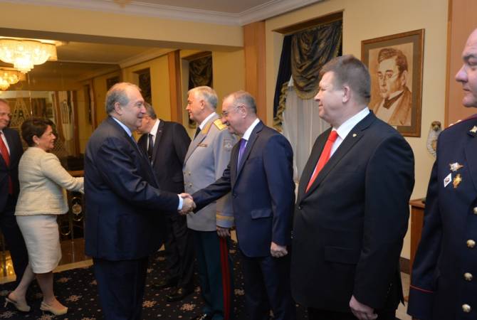 Президент Армен Саркисян с супругой посетили посольство РФ